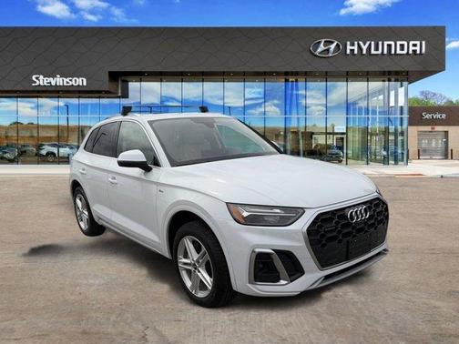Glacier White Metallic 2021 Audi Q5 e 55 Premium