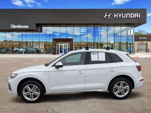 Glacier White Metallic 2021 Audi Q5 e 55 Premium