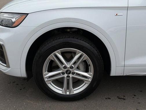Glacier White Metallic 2021 Audi Q5 e 55 Premium