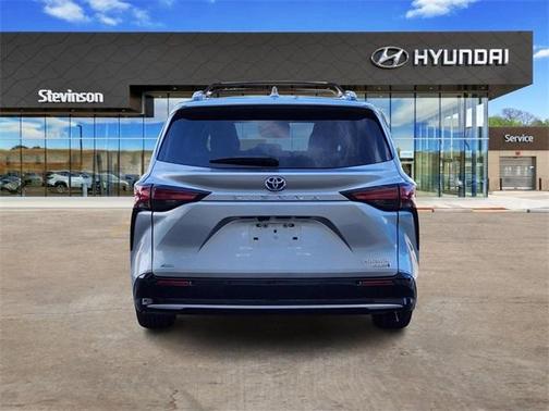 2023 Toyota Sienna Platinum 7 passenger