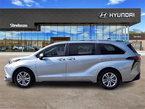 2023 Toyota Sienna Platinum 7 passenger