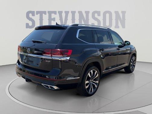 Deep Black Pearl Effect 2022 Volkswagen Atlas 3.6L SEL Premium R-Line