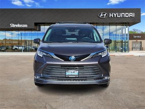 2023 Toyota Sienna Limited