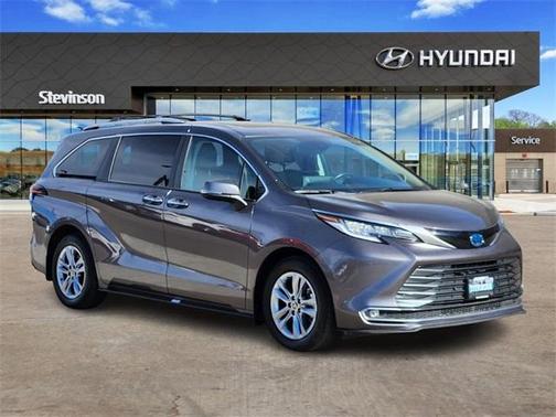 2023 Toyota Sienna Limited