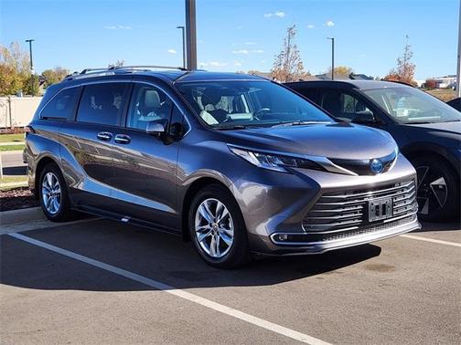 2023 Toyota Sienna Limited