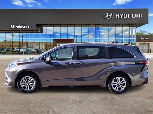 2023 Toyota Sienna Limited