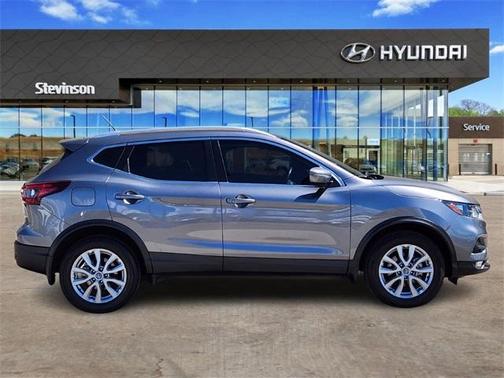 2022 Nissan Rogue Sport SV
