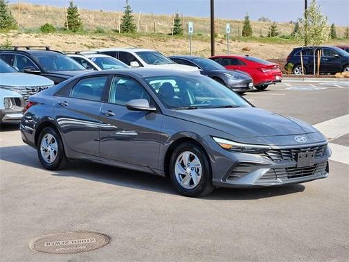 2024 Hyundai ELANTRA SE