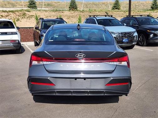 2024 Hyundai ELANTRA SE