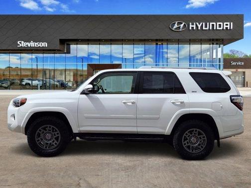 Super White 2018 Toyota 4Runner SR5 Premium