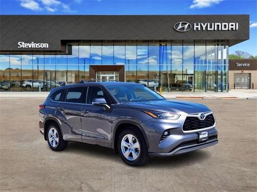 2022 Toyota Highlander LE