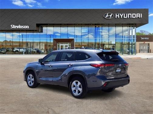 2022 Toyota Highlander LE