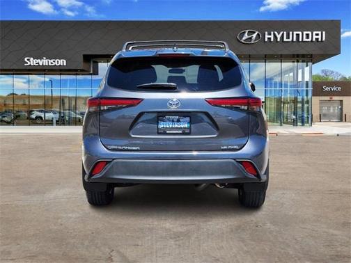 2022 Toyota Highlander LE