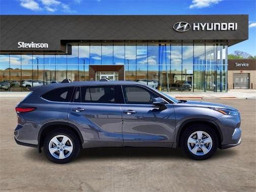 2022 Toyota Highlander LE