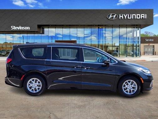 2022 Chrysler Pacifica Touring-L