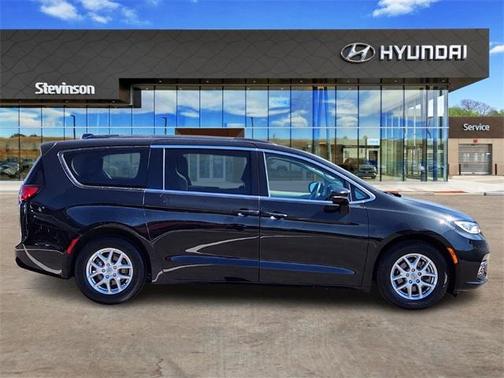 2022 Chrysler Pacifica Touring-L