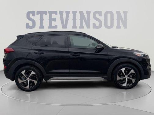 Black Noir Pearl 2018 Hyundai TUCSON Value