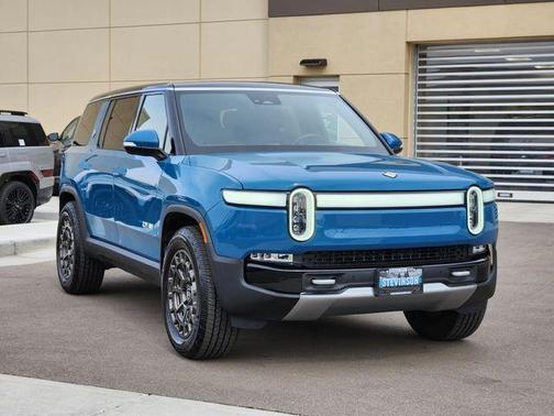 2024 Rivian R1S Adventure