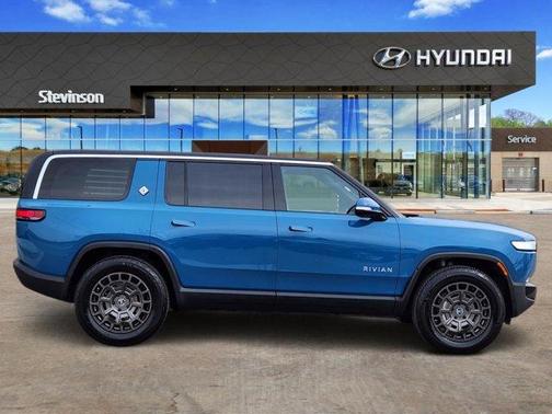 2024 Rivian R1S Adventure