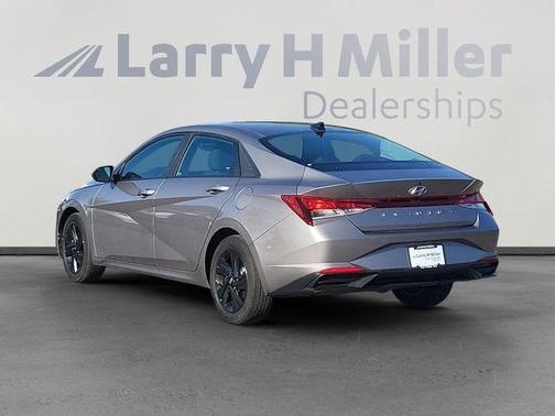 Metal 2023 Hyundai ELANTRA SEL
