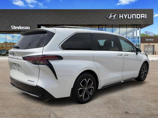 Wind Chill Pearl 2025 Toyota Sienna Platinum 7 Passenger