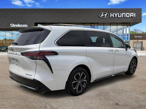 Wind Chill Pearl 2025 Toyota Sienna Platinum 7 Passenger