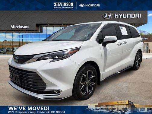 Wind Chill Pearl 2025 Toyota Sienna Platinum 7 Passenger