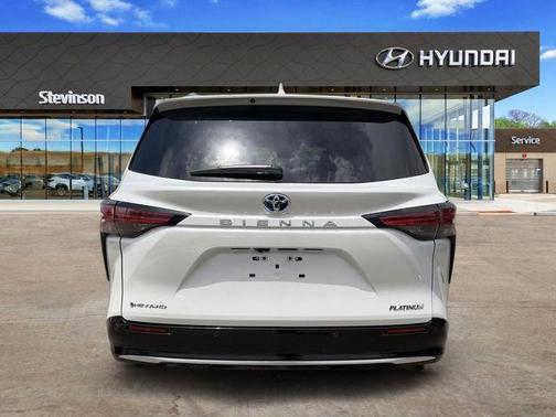 Wind Chill Pearl 2025 Toyota Sienna Platinum 7 Passenger