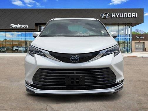 Wind Chill Pearl 2025 Toyota Sienna Platinum 7 Passenger