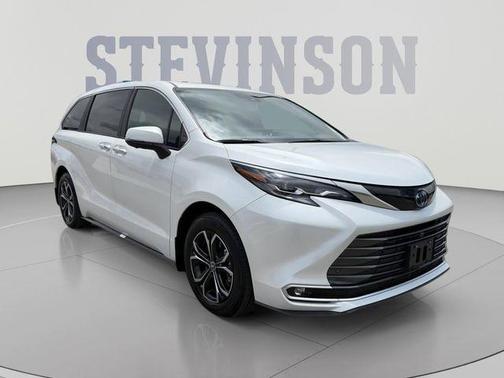 Wind Chill Pearl 2025 Toyota Sienna Platinum 7 Passenger