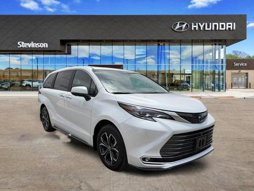Wind Chill Pearl 2025 Toyota Sienna Platinum 7 Passenger