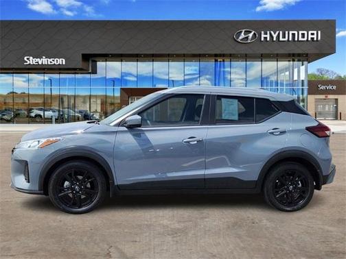 2022 Nissan Kicks SV