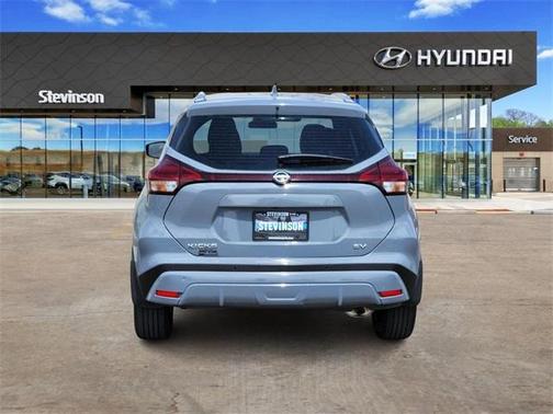 2022 Nissan Kicks SV