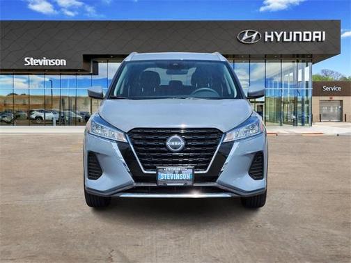 2022 Nissan Kicks SV