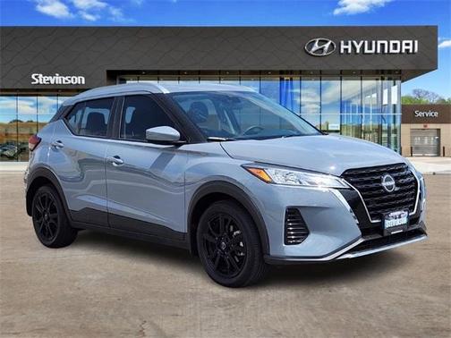2022 Nissan Kicks SV