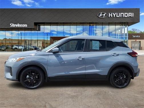 2022 Nissan Kicks SV