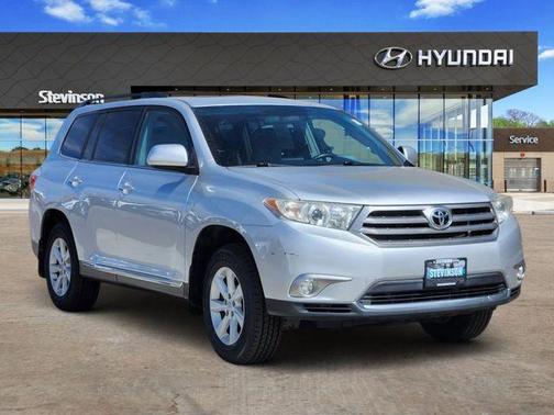 Classic Silver Metallic 2013 Toyota Highlander Base Plus