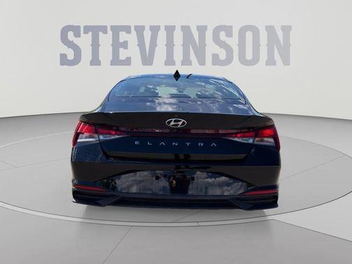 Phantom Black 2022 Hyundai ELANTRA SEL