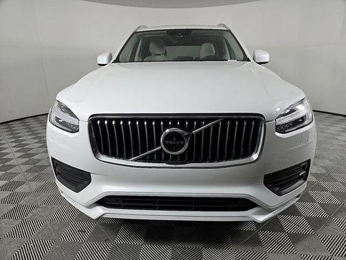 2022 Volvo XC90 T5 Momentum