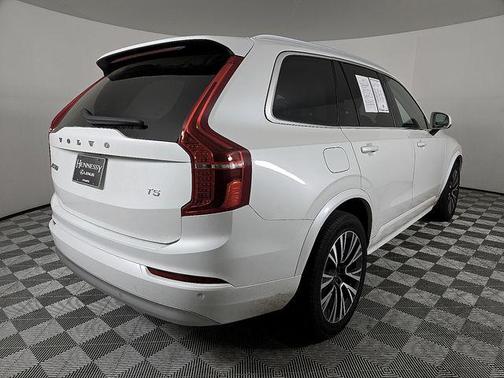 2022 Volvo XC90 T5 Momentum