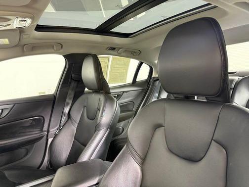 2020 Volvo S60 T5 Momentum