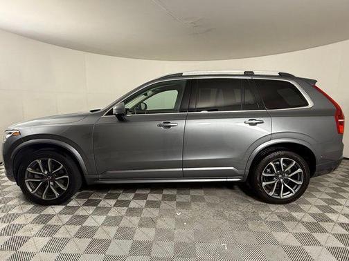 2019 Volvo XC90 T6 Momentum