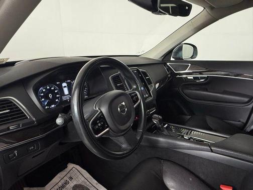 2019 Volvo XC90 T6 Momentum