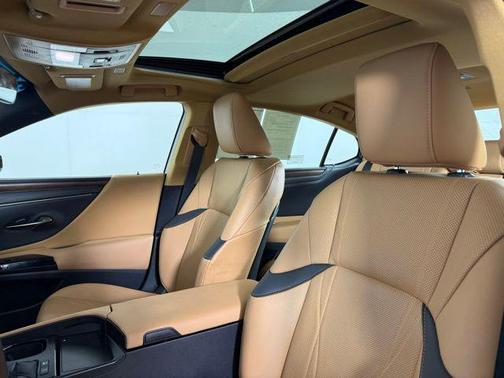2023 Lexus ES 300h Luxury