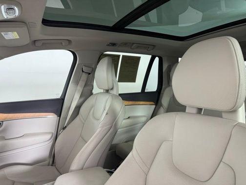 2021 Volvo XC90 T6 Momentum