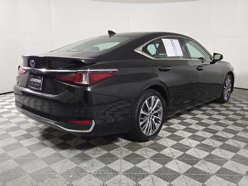 2021 Lexus ES 300h Premium