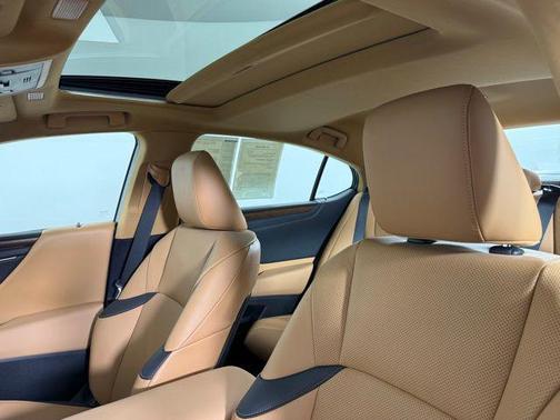 2024 Lexus ES 300h Premium