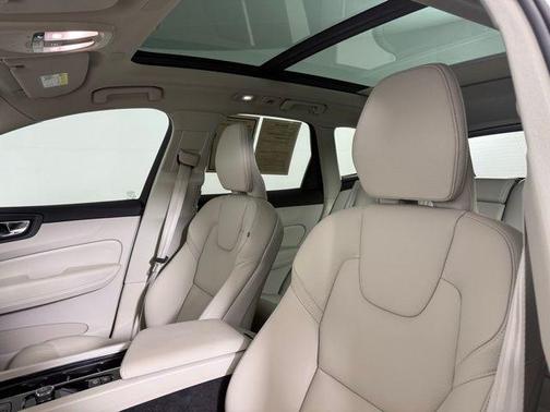 2024 Volvo XC60 B5 Plus Dark Theme