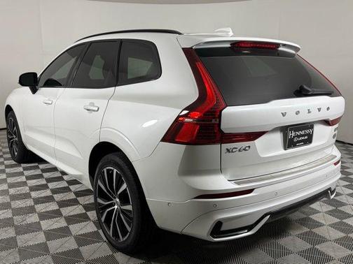 2024 Volvo XC60 B5 Plus Dark Theme