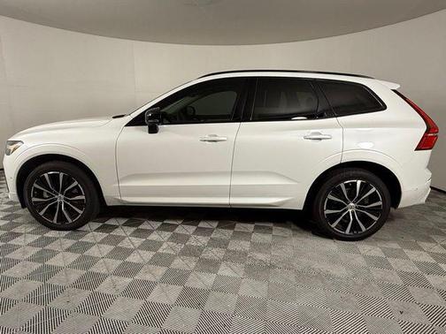 2024 Volvo XC60 B5 Plus Dark Theme